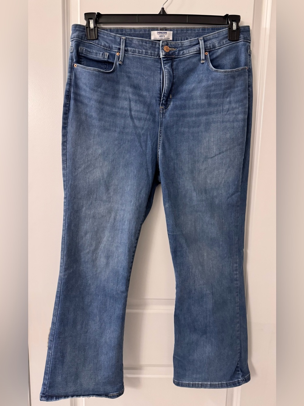 #z156 - Denizen by Levi’s Ultra High-Rise Crop Flare Medium Sand Wash Blue Denim